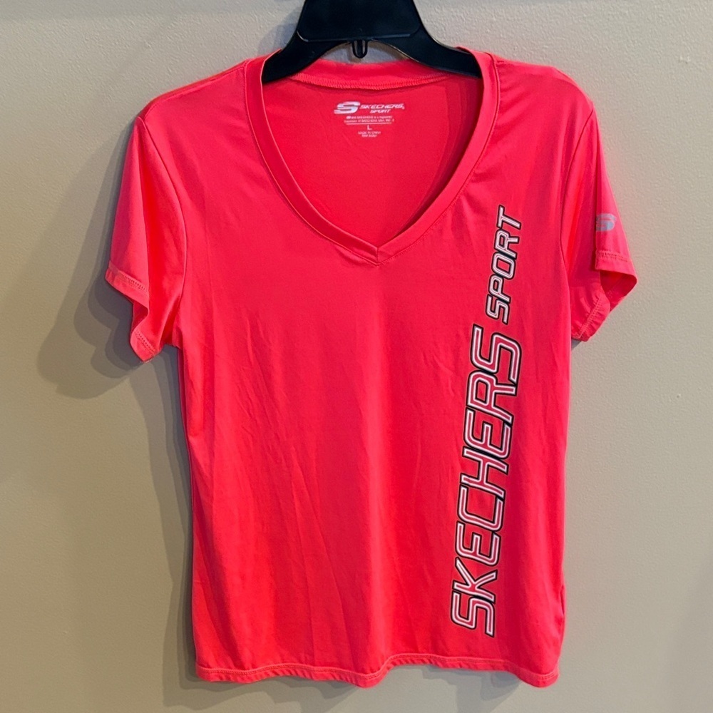 Skechers Sport Women's Bright Pink V-Neck activewear Tee shirt lots of stretch L